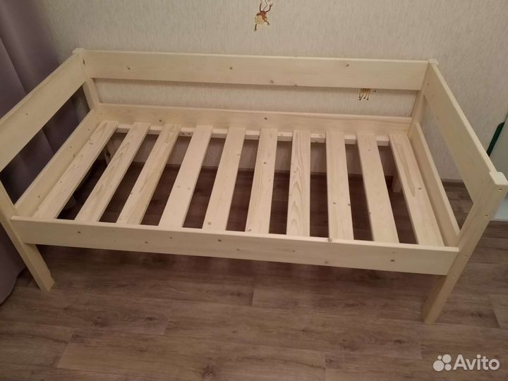 Кровать из массива сосны новая