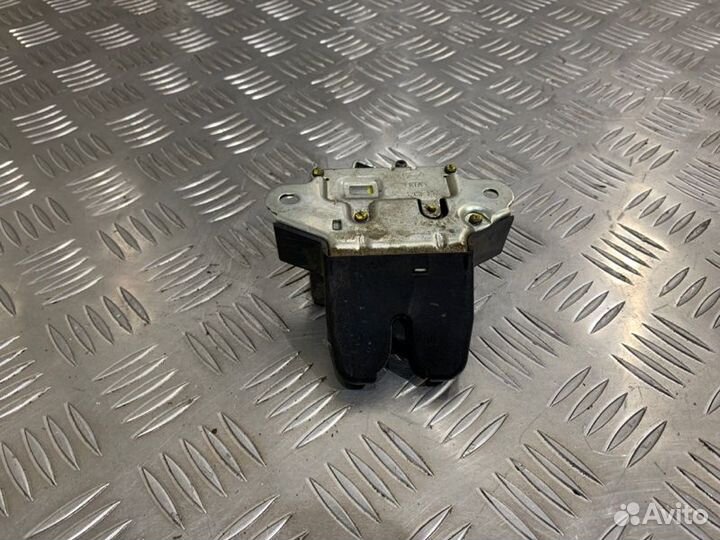 Замок багажника Kia Rio 3