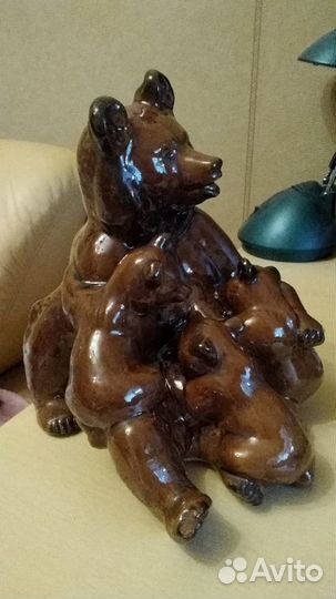 Статуэтка медведица с медвежатами Гжель