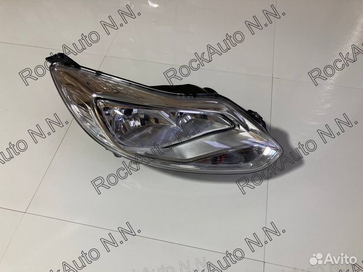 Фара правая Ford Focus III (2011-2015)