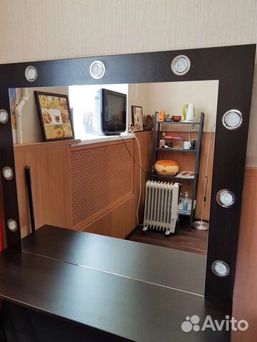 Гримерное зеркало с лампочками