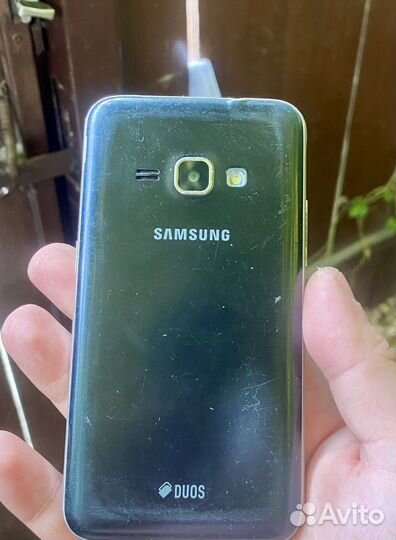 Телефон Samsung j1