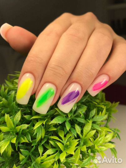 Маникюр, педикюр, коррекция бровей