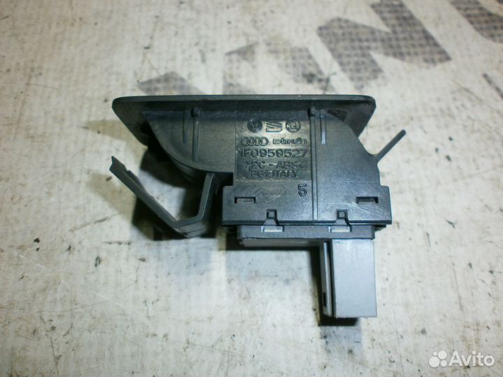 Кнопка стеклоподъемника Volkswagen Caddy 3