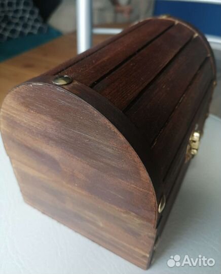 Деревянная шкатулка