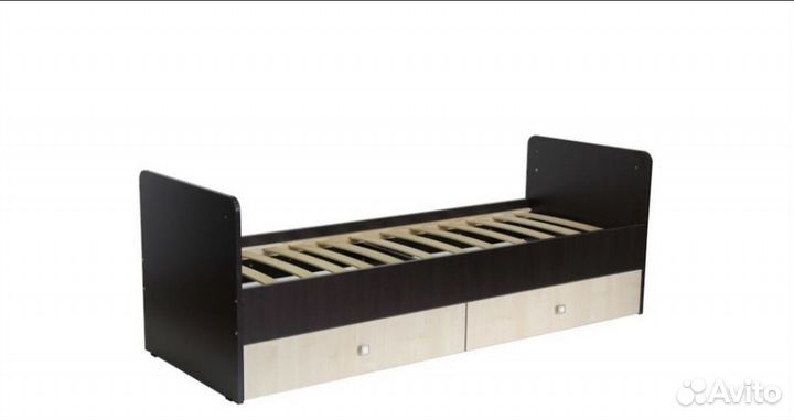 Детская кроватка с маятником