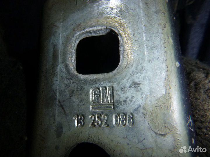 Петля крышки багажника opel astra H 2004