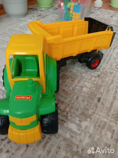Трактор с прицепом полесье