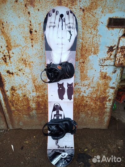 Сноуборд с креплениями