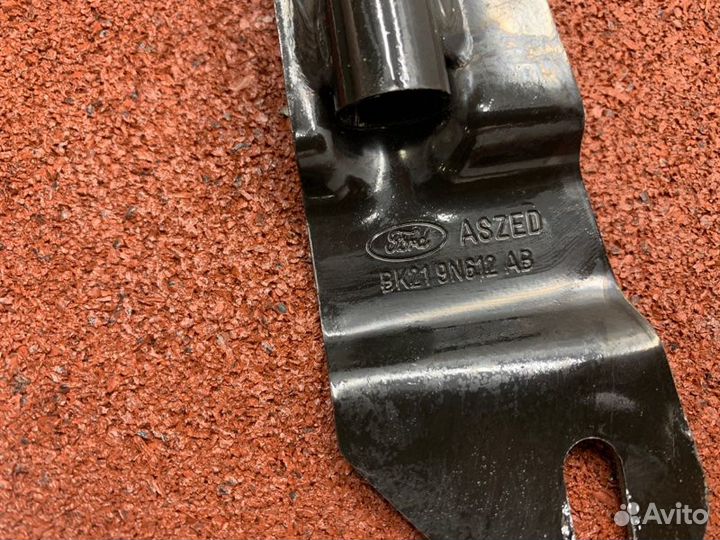 Кронштейн передней панели Ford Transit 8 MK8