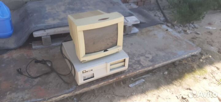 Компьютер старинный)