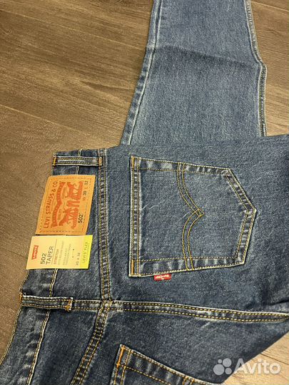 Джинсы синие Levis 502 новое поступление