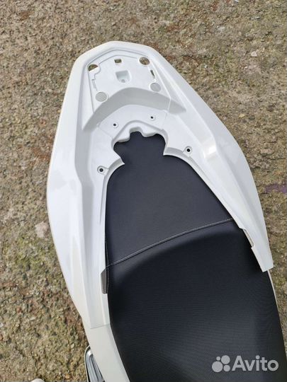 Honda PCX Задний пластик (накладка) пассажира