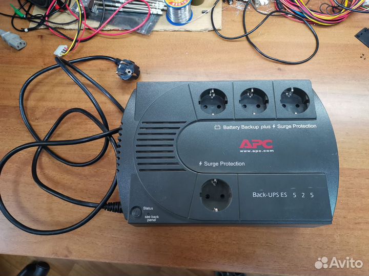 Блок бесперебойного питания UPS BE525-RS