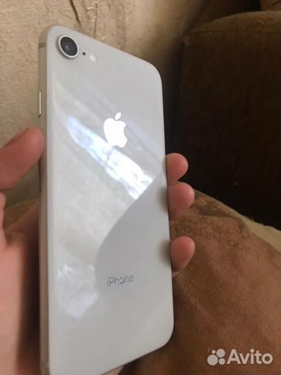 Телефон iPhone 8