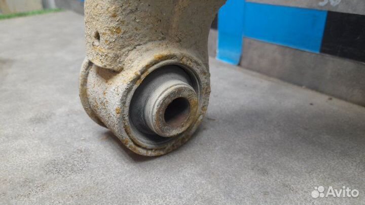 Рычаг подвески передний правый Mitsubishi L200 4