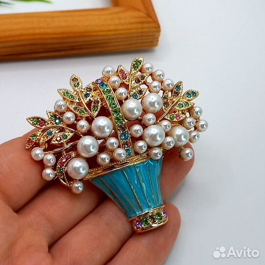 Брошь с жемчугом цветы