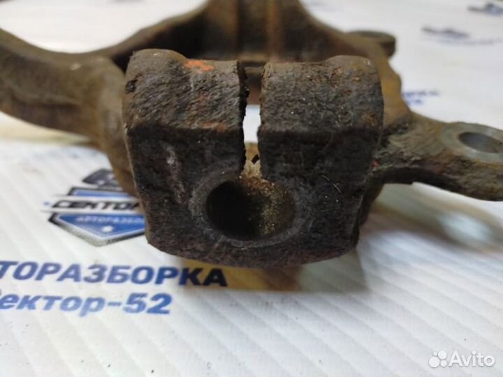 Кулак передний левый Nissan Qashqai J10