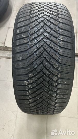 Yokohama BluEarth Winter V906 275/45 R20 и 305/40 R20 112V