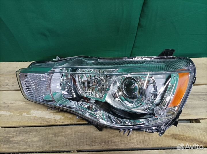 Фара Mitsubishi Outlander