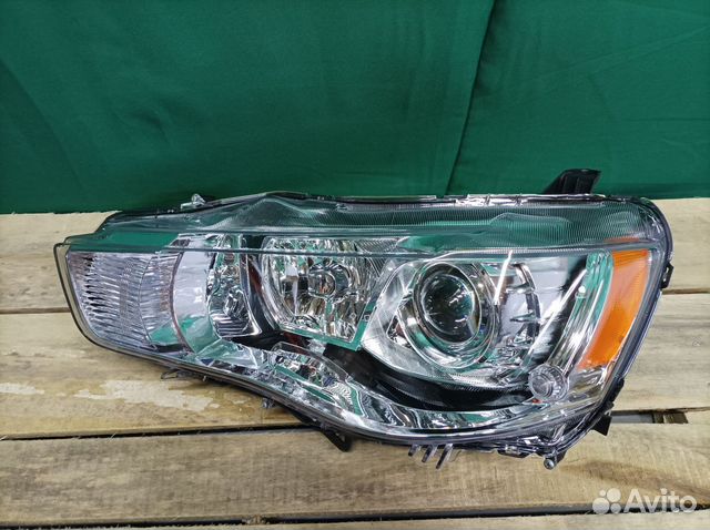 Фара Mitsubishi Outlander