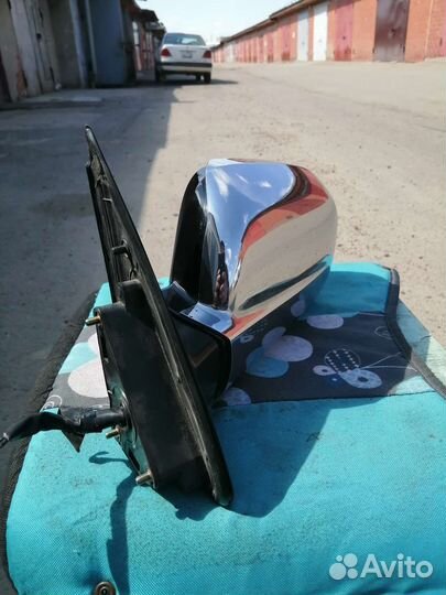 Боковое зеркало