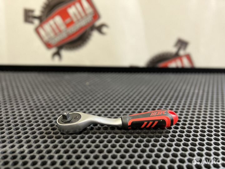 Ключ трещотка 1/4