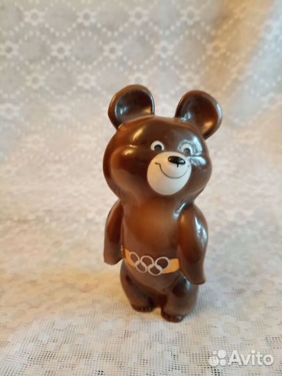 Фарфоровая статуэтка 