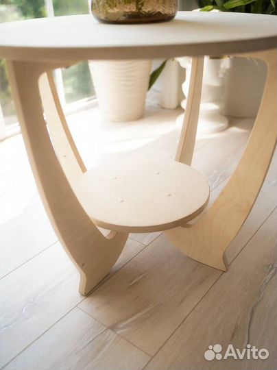 Деревянный столик