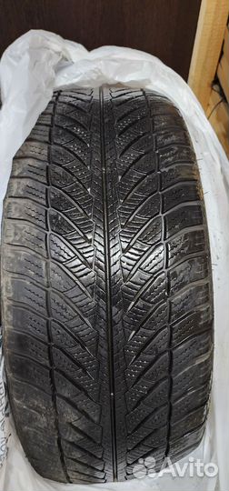 Goodyear UltraGrip 8 245/45 R19 102