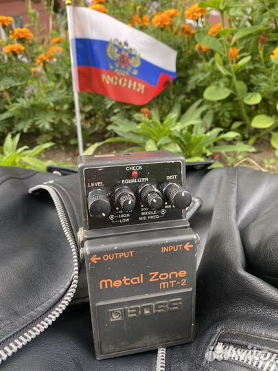 Педаль гитарная Boss MT-2 рабочая б/у