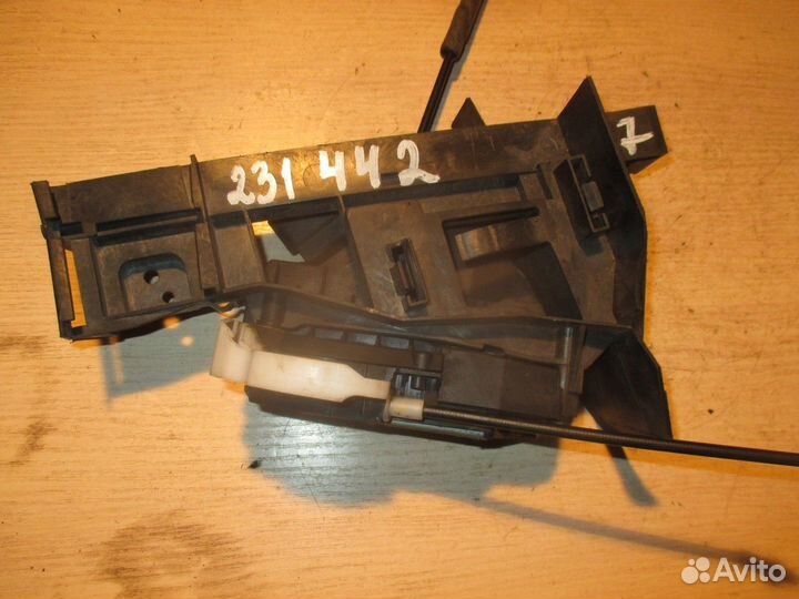 Замок двери задней левой (Ford Focus)