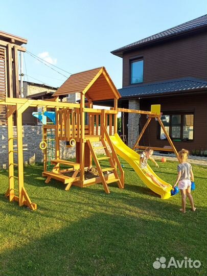 Уличная детская площадка