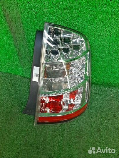 Фонарь задний правый Toyota Prius