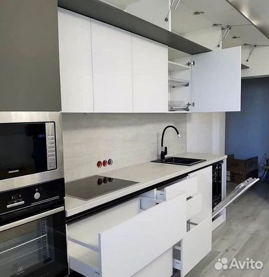 Кухня в потолок на заказ