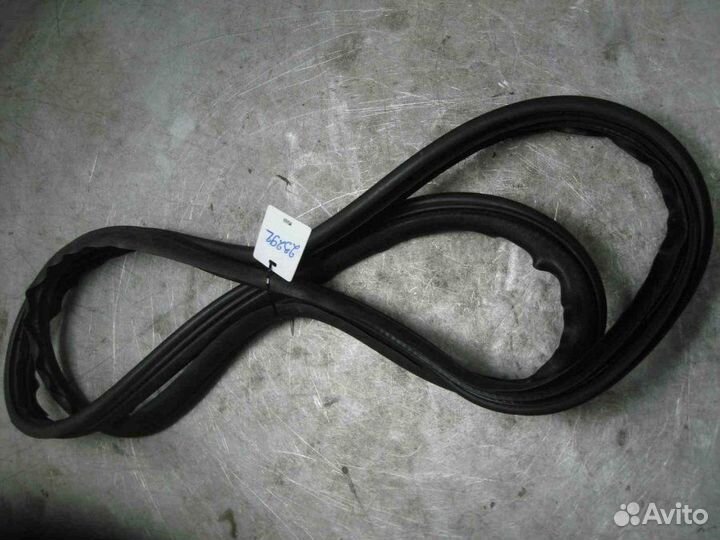 Уплотнитель Renault Megane II 2002-2009