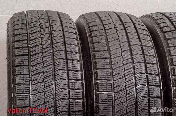 Bridgestone Blizzak VRX2 215/45 R18 89Q