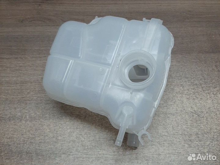 Бачок расширительный с датчиком Opel Astra J