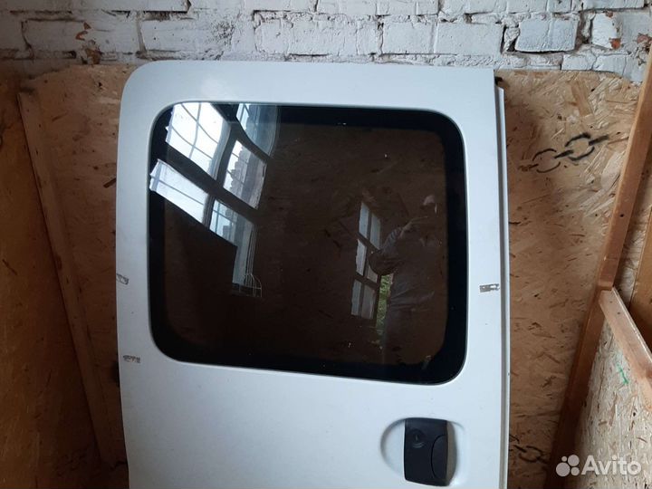 Дверь задняя правая рено Kangoo 1