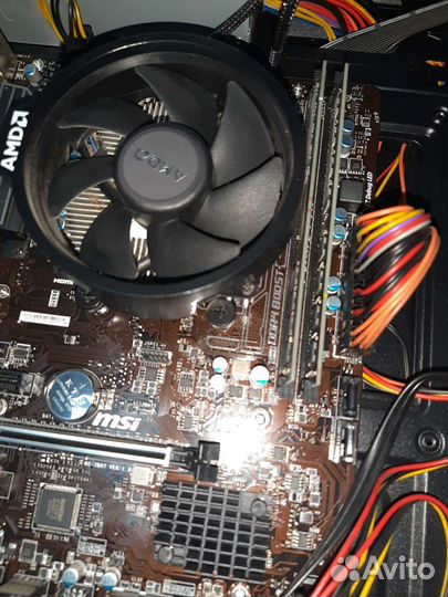 Материнская плата с процессором AMD Ryzen 5 2400G