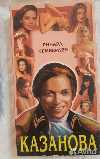 Видеокассеты с фильмами и музыкой