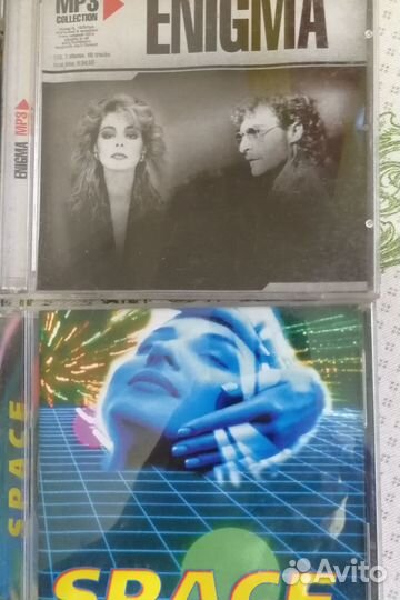 CD DVD диски с музыкой, играми и фильмами