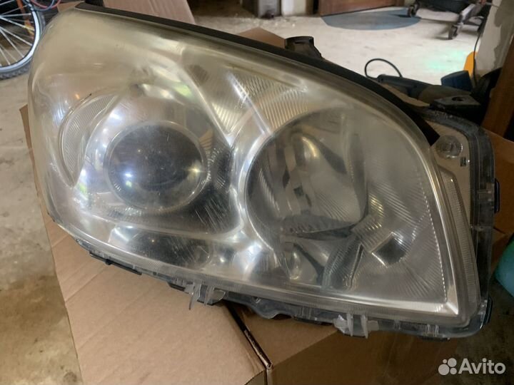 Фара правая Toyota RAV 4 81130-42430