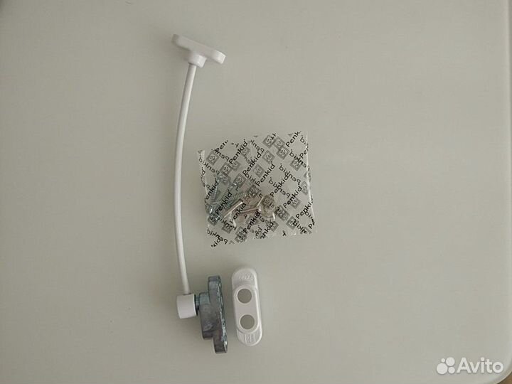 Замок - блокиратор оконный с тросом Penkid