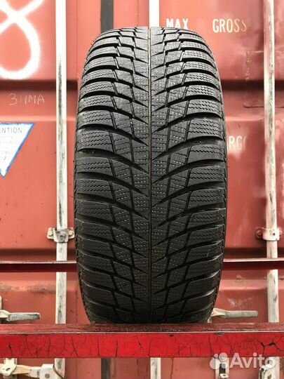 Bridgestone Blizzak LM-001 205/55 R16