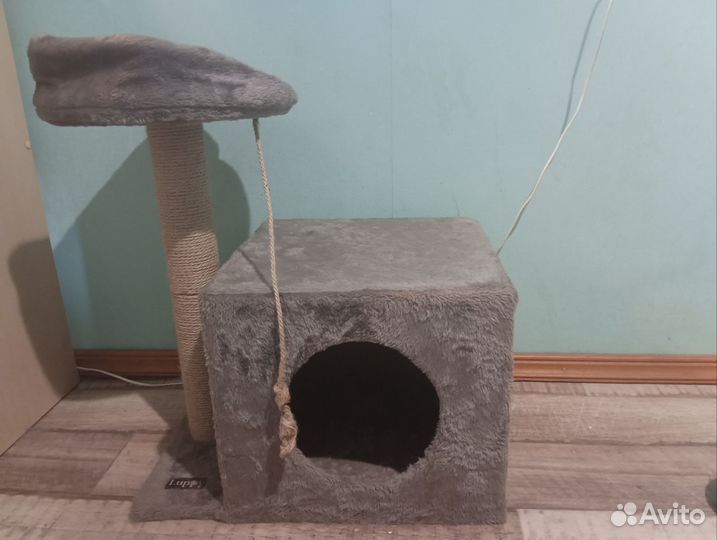 Кошачий домик с когтеточкой