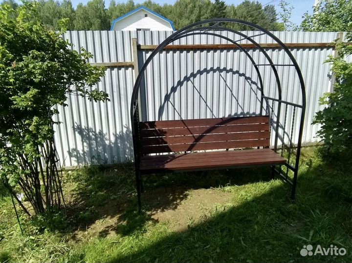 Садовая арка скамейка
