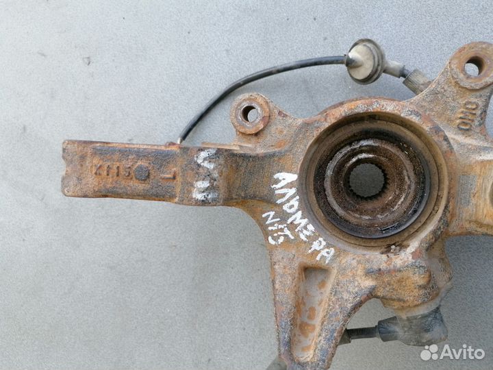 Кулак поворотный передний левый Nissan Almera N15