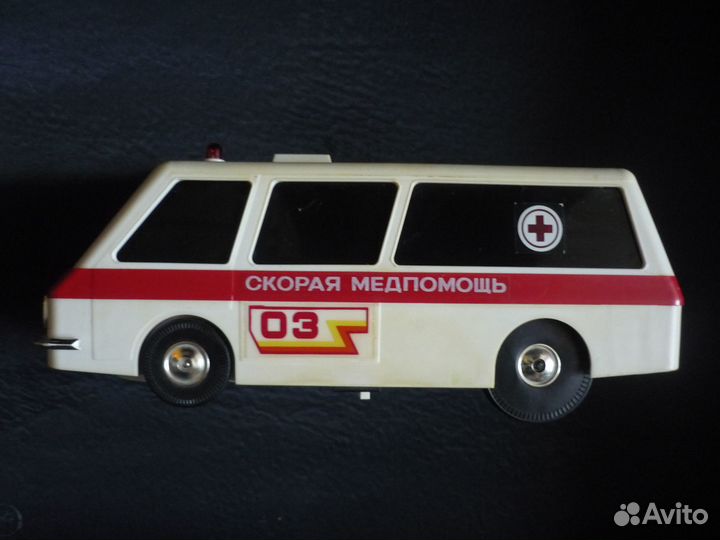 Машинка Скорая Помощь винтаж игрушка СССР
