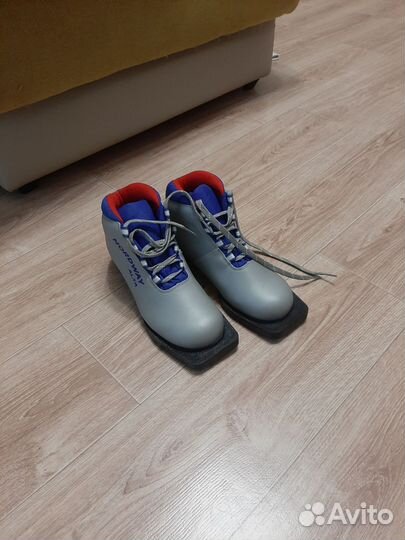 Лыжные ботинки размер 35